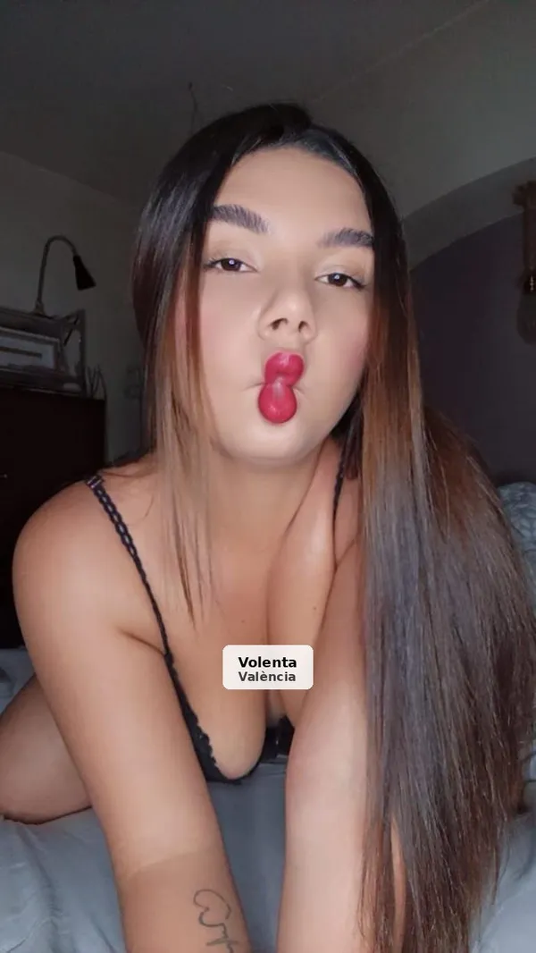 Nia, ven y hazme tuya a cuatro patas