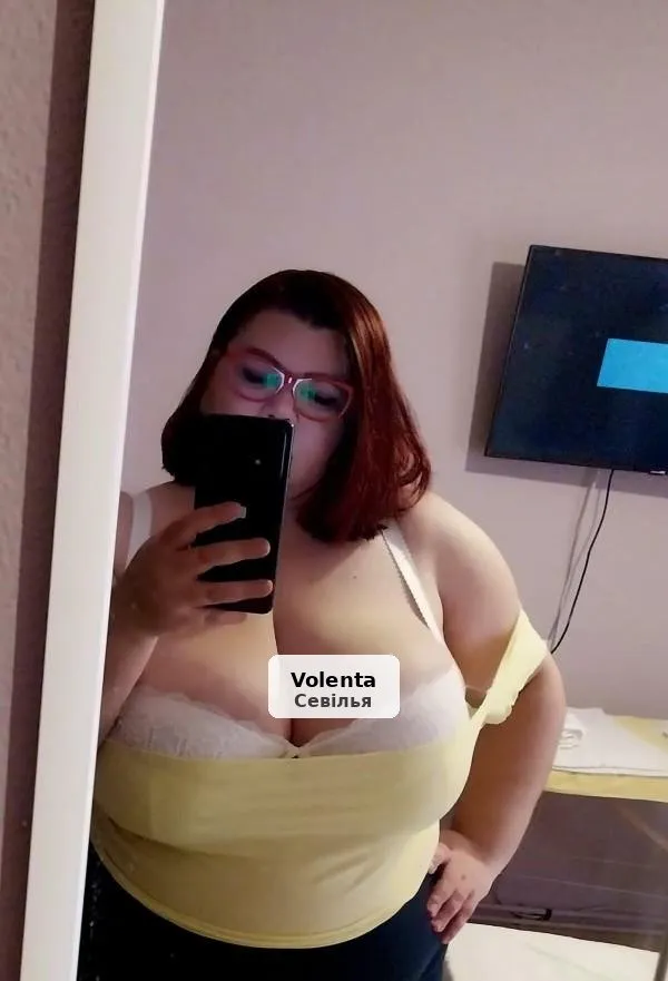 Anna, spectacular curvy bombshell