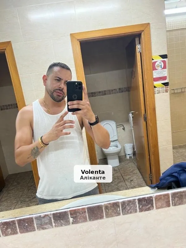 Santiago, escort latino joven y atlético