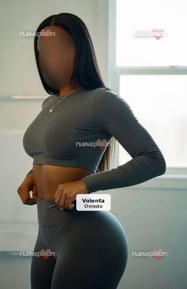 Lía, cubana explosiva y muy morbosa