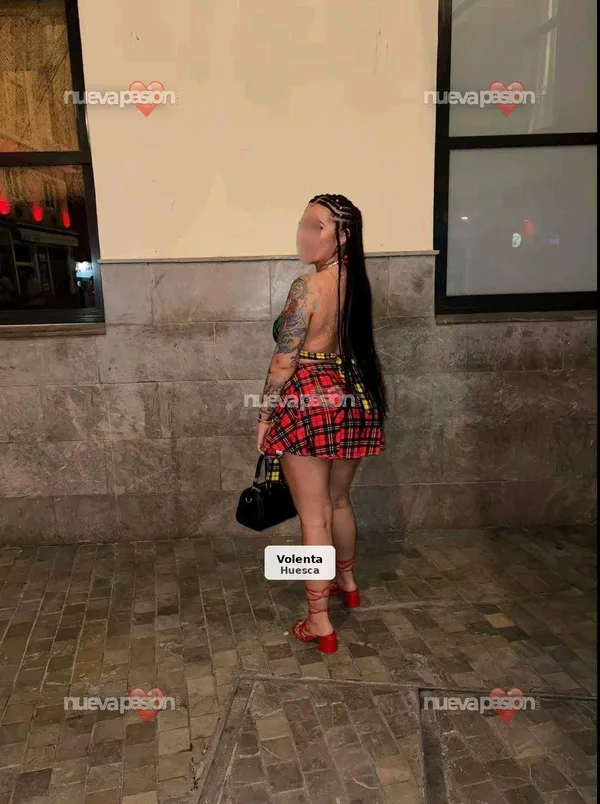Andrea: jove elegant i molt festiva