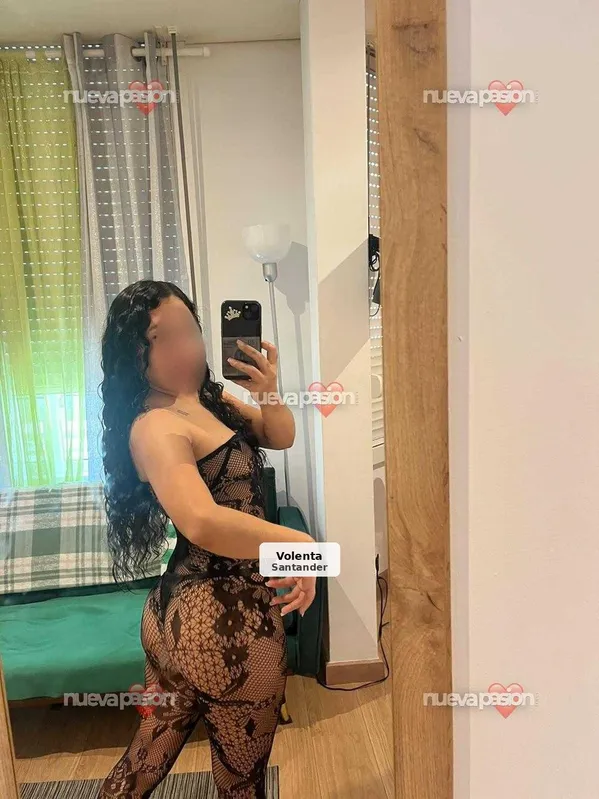 Ava, fiestera con curvas en Paseo Altamira