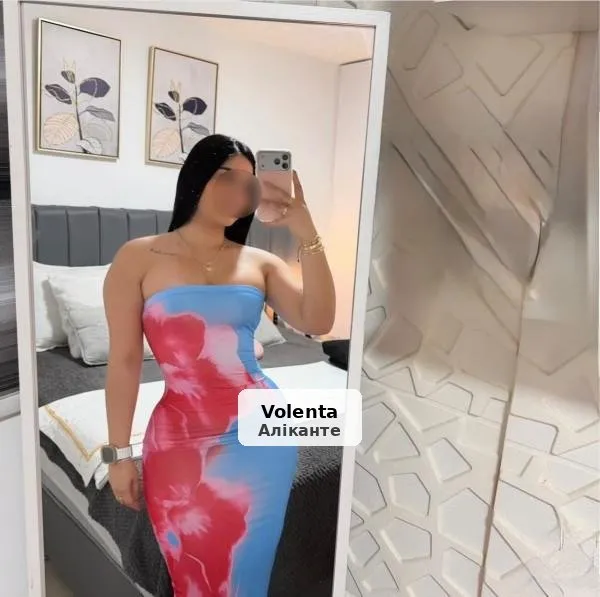Victoria, latina caliente y muy fiestera