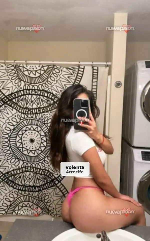 Esther, sensualidad y pasión en la isla