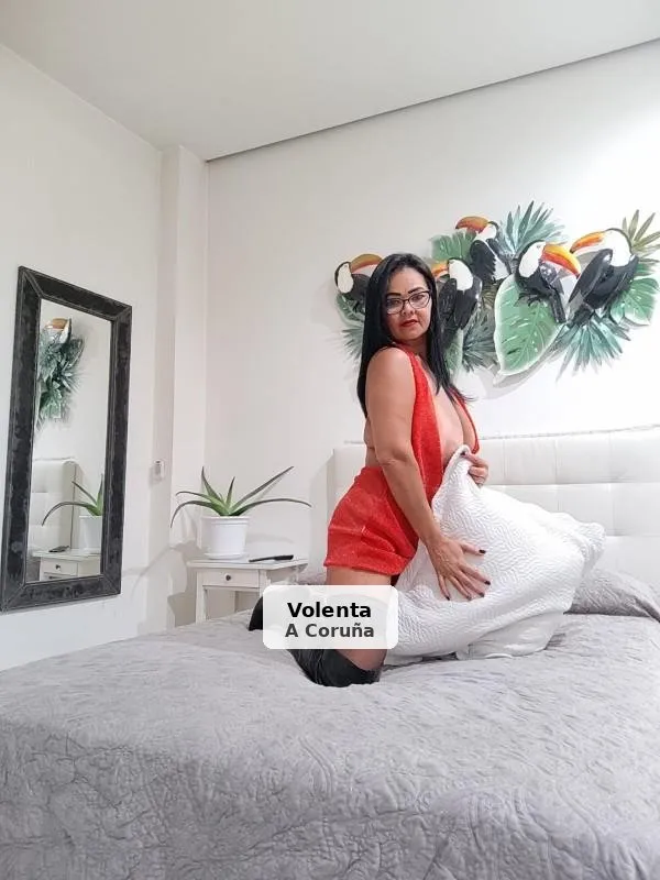 Lorena, brunette, sweet and mature