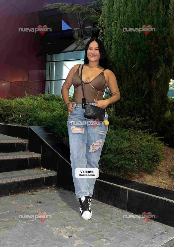 Valentina, joven muy caliente y complaciente