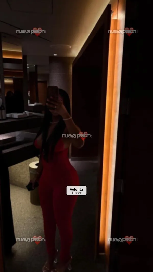 Valeria, hermosa morena, nueva en Bilbao
