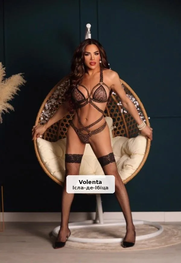 Astrid, espectacular chica trans latina y dotada