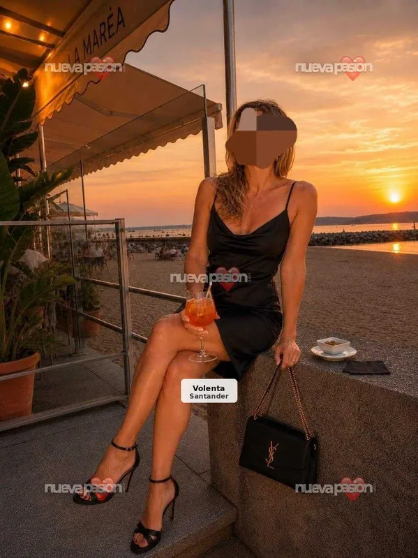 María, madura elegante y muy seductora