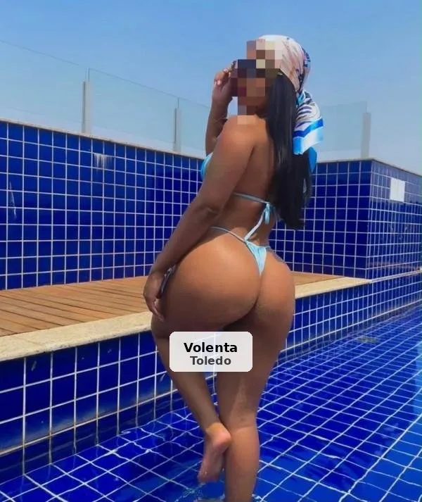 Valentina, morena curvy con mucha personalidad