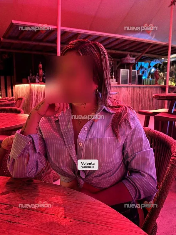 Samanta: Bella llatina experta en massatges