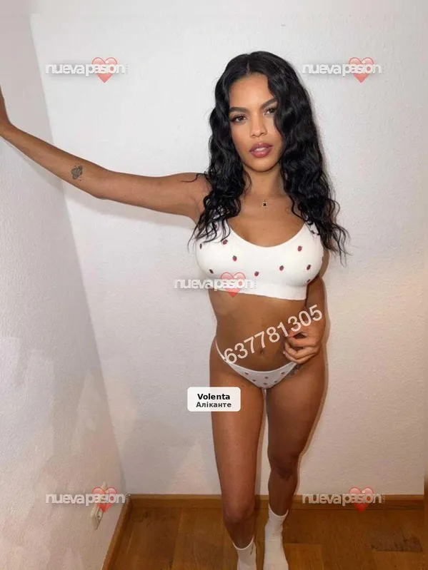 Morena morbosa y fiestera con ganas de diversión