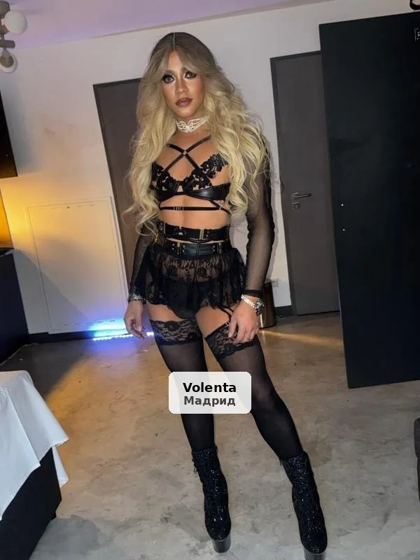 Clohe, dominatrix fiestera y muy atrevida