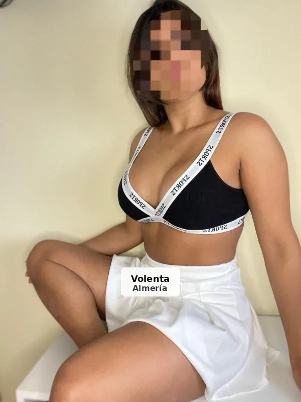 Jovencita ardiente con buen culo y tetas grandes