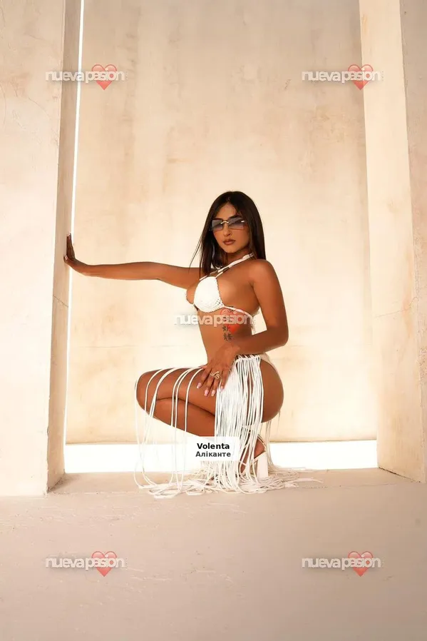 Mujer dominante, sensual y con mucho carácter