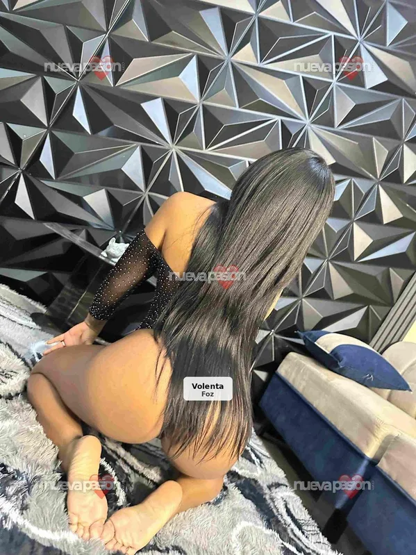Vicky, morena elegante en Foz