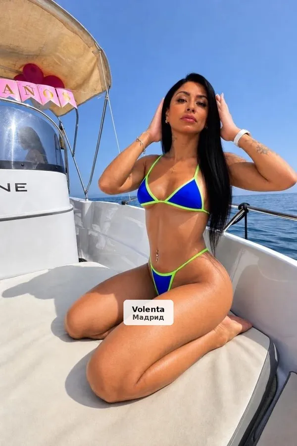 Alexa, dominatrix y modelo espectacular