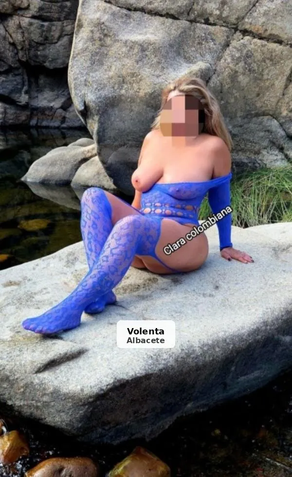 Clara, madureta colombiana, tracte de nuvis