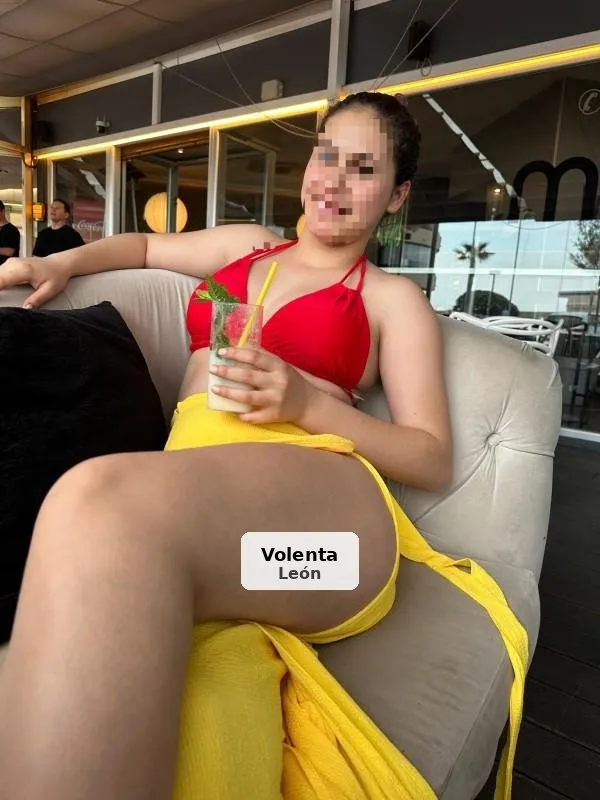 Yolanda, espectacular latina de paso