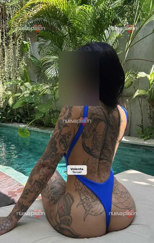 Morena tatuada, divertida y disponible 24 h
