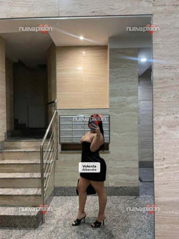 Juli, colombiana ardiente y muy fiestera