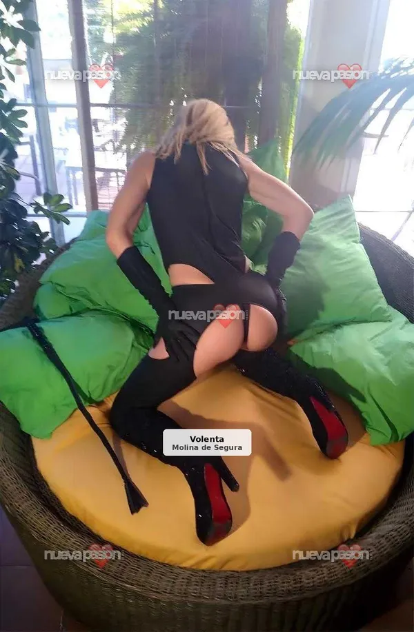 Mónica: Española, sexy, juguetona y muy picante