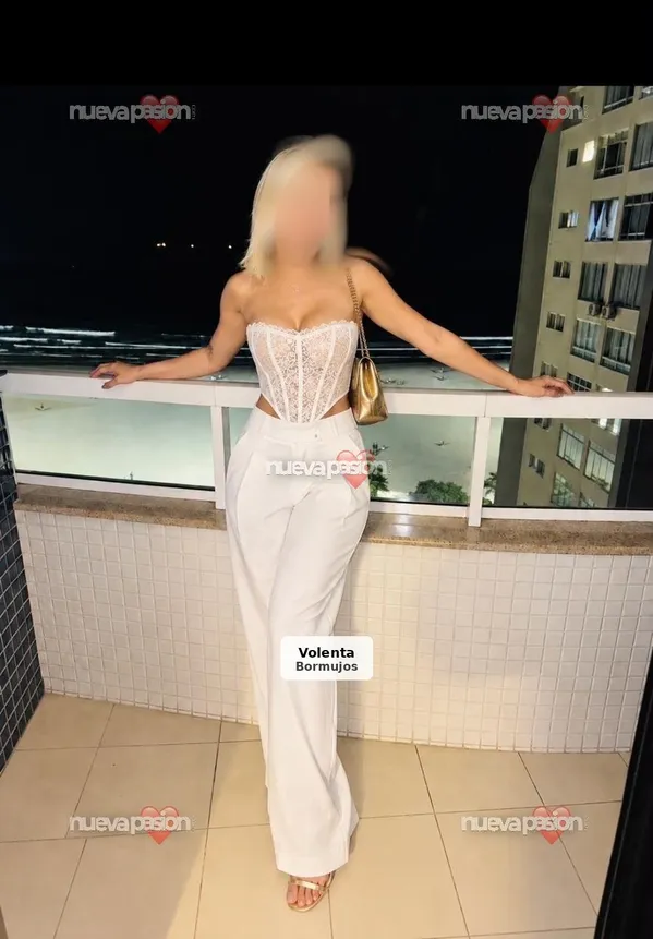 Catalina, rubia morbosa y fiestera en Sevilla