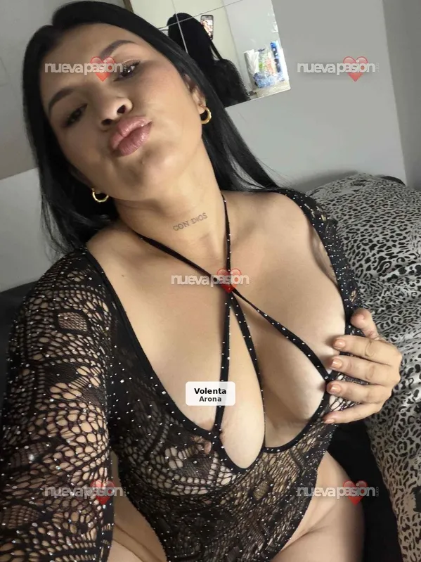 Adriana, coqueta y muy complaciente