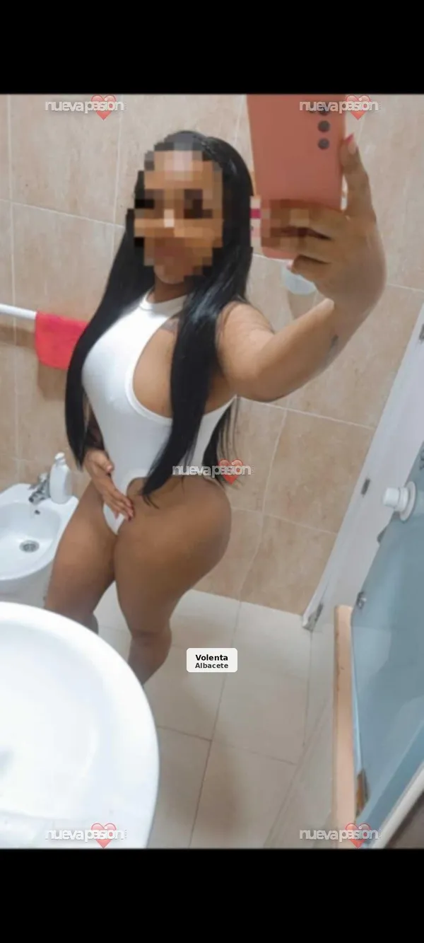 Spectacular Colombian brunette
