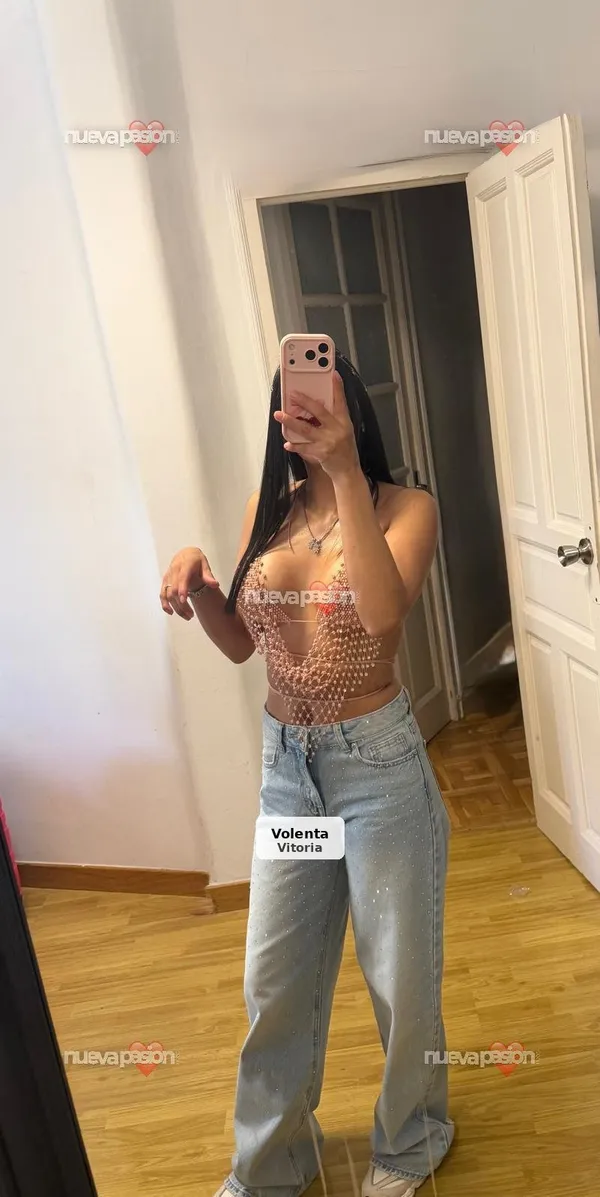 Laura, joven colombiana dulce y cariñosa