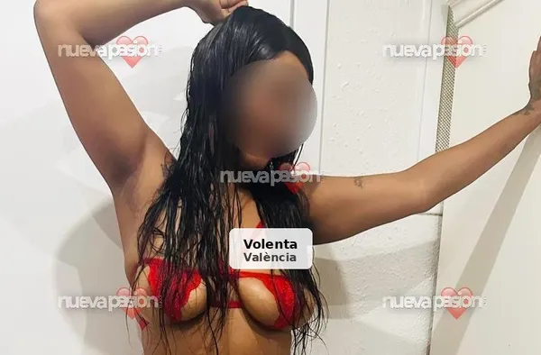 Estrella, madura tatuada muy caliente