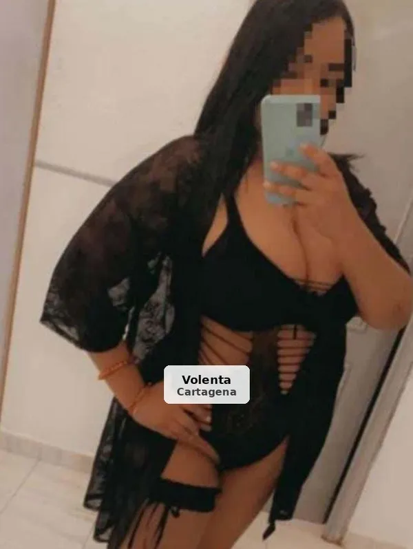 Tania, bella morena atractiva e implicada