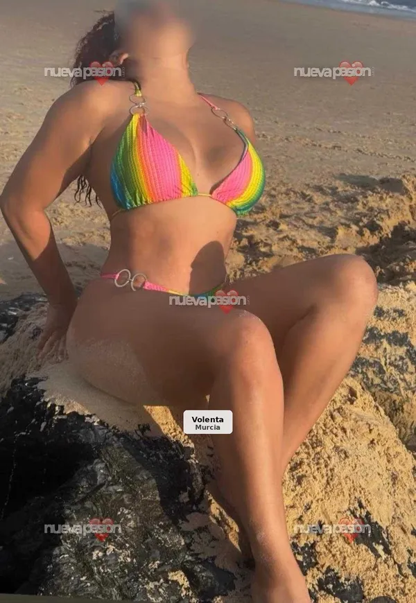 Mónica: mujer natural de cuerpo espectacular
