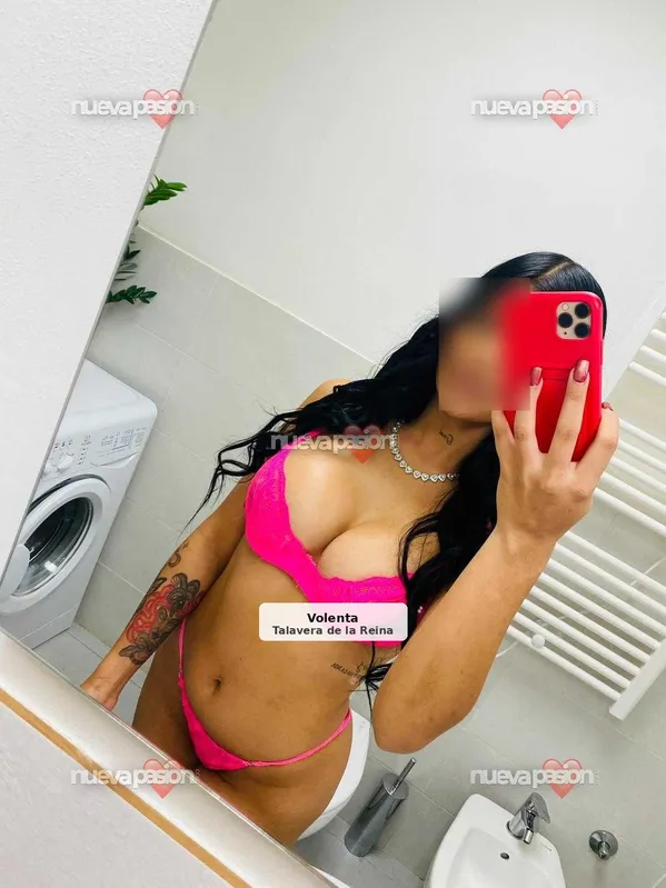 Valeria, ardiente y muy complaciente