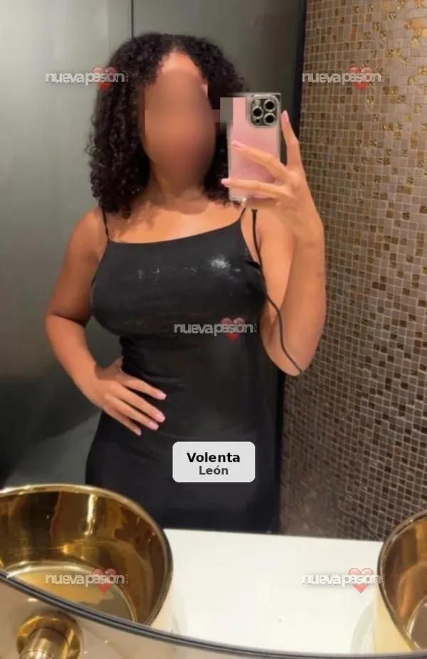 Alejandra, fiestera independiente y muy juguetona