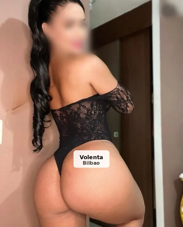 Lucía, argentina ardiente y complaciente