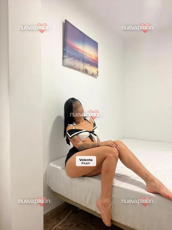 Karen, bonica colombiana de pèl fosc de 22 anys