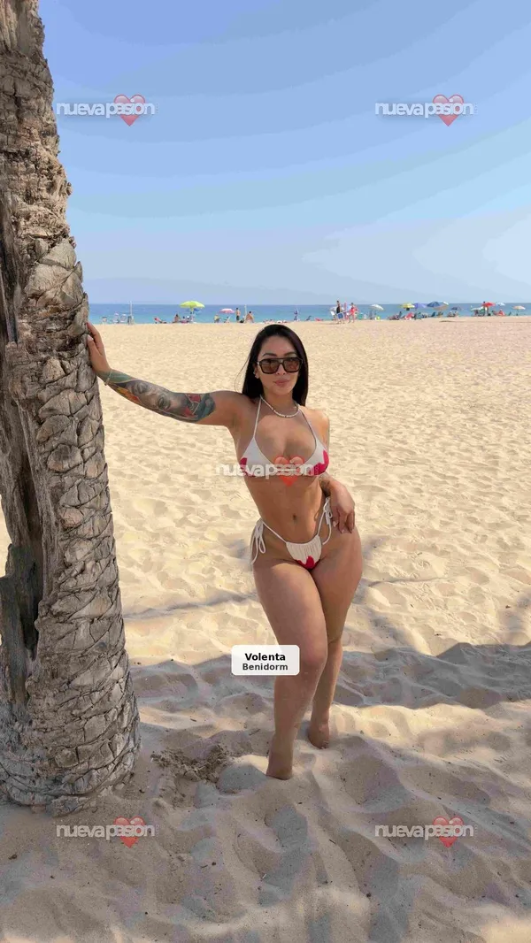 Coral, hermosa latina de curvas naturales