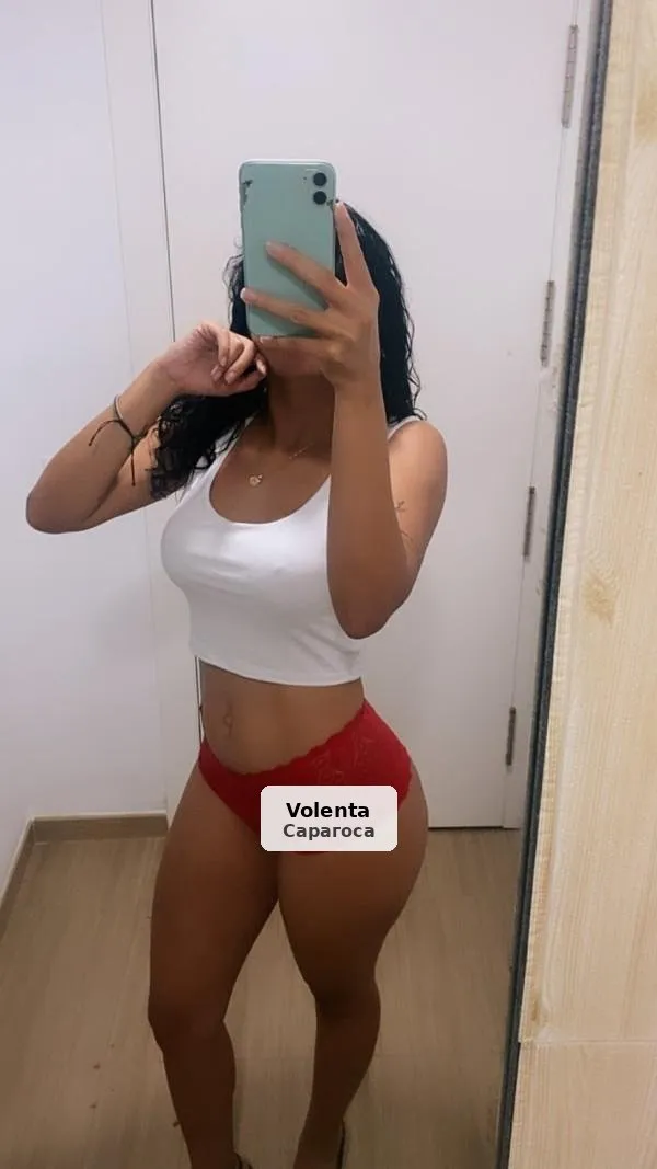 Nicole, sensual y fiestera