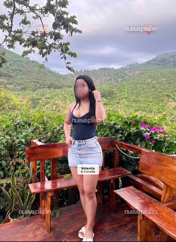 Jenni, explosive Latina in Millado