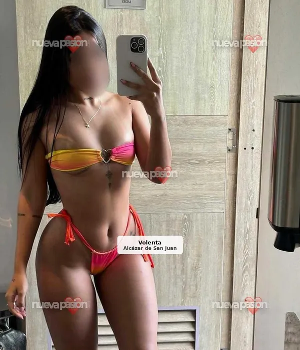 Sofía, latina joven, dulce y muy fiestera