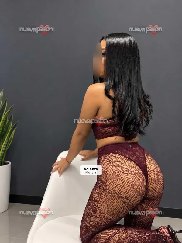 Camila, fiestera y muy traviesa