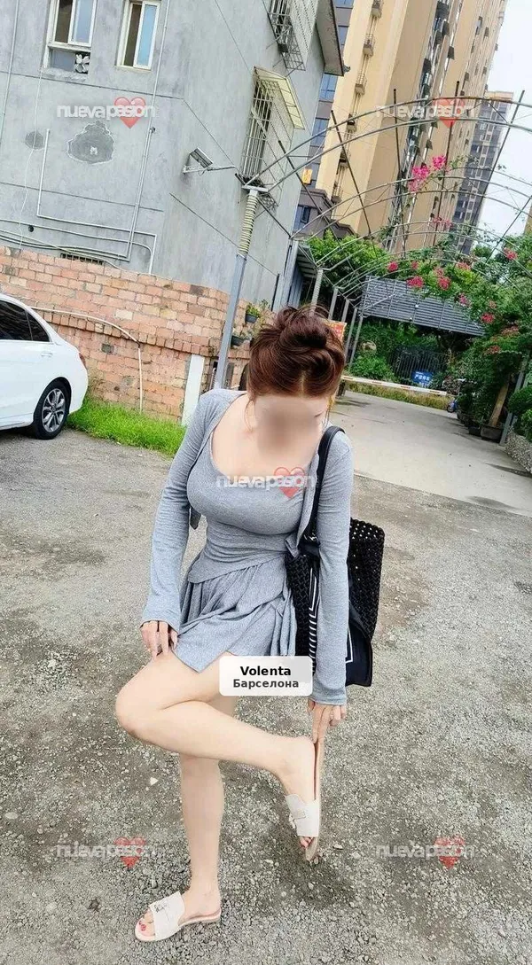 Juliana, newly arrived Asian girl