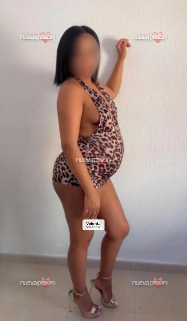 Meli, cubana embarassada, sensual i provocadora