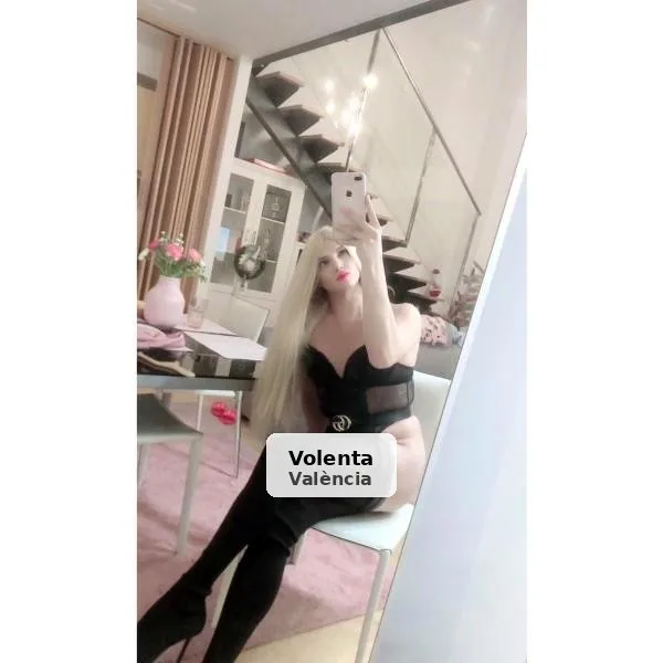 Valentina, preciosa rubia y muy femenina