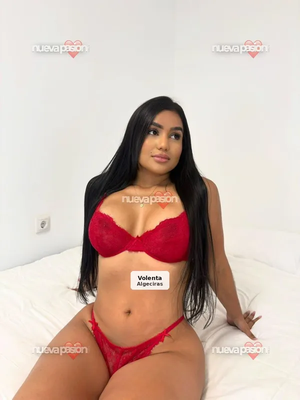 Sara, colombiana joven y muy femenina en Cádiz