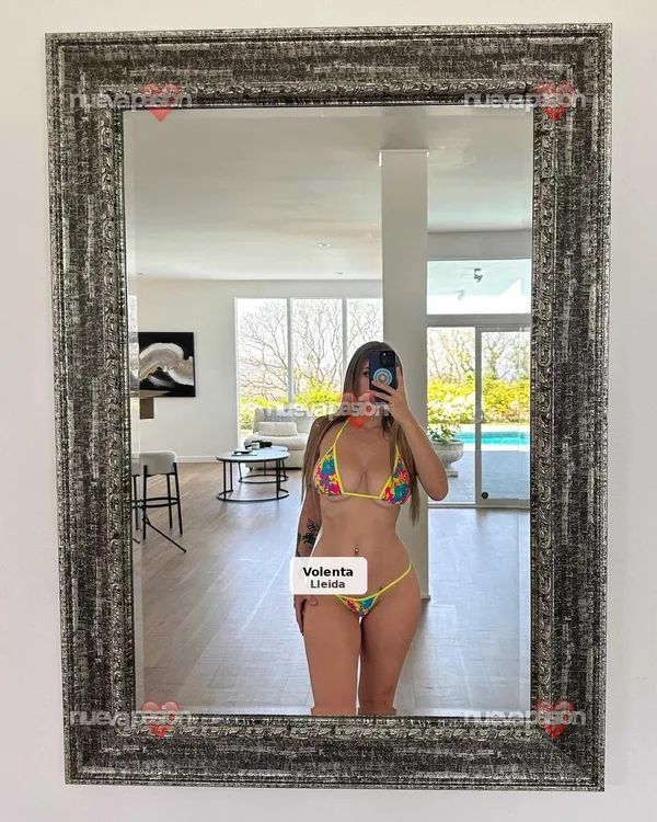 Lucy, escort elegante, discreta y muy femenina