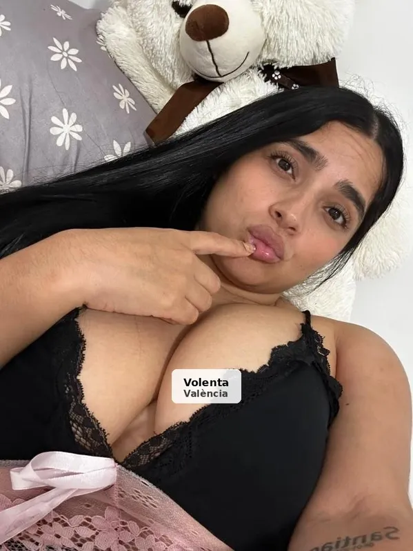 Valeria, sumisa, cariñosa y muy juguetona