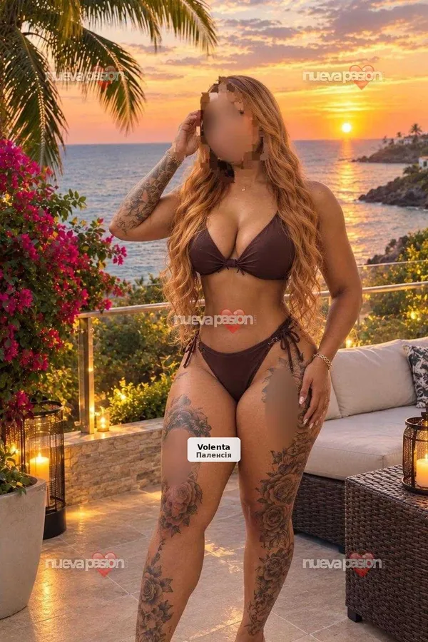 Explosive Latina, curves to die for