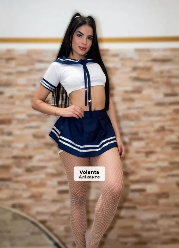 Angie, delgada, encantadora y ardiente